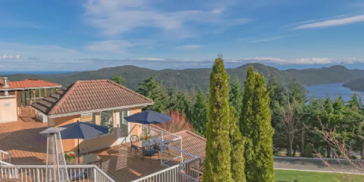 Alpina Restaurant at Villa Eyrie Resort