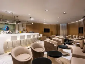 Omede Lounge - Holiday Inn AlSeeb Muscat