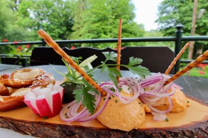Gasthof Hinterbrühl Beer Garden