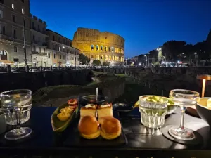 The Court Bar. Palazzo Manfredi
