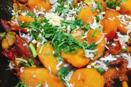 地主大院柴火铁锅炖·演绎