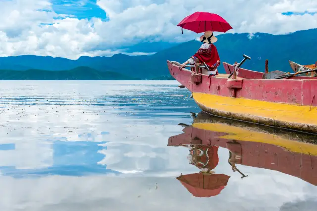 Lugu Lake Zhucao (Pig Trough) Boat Experience