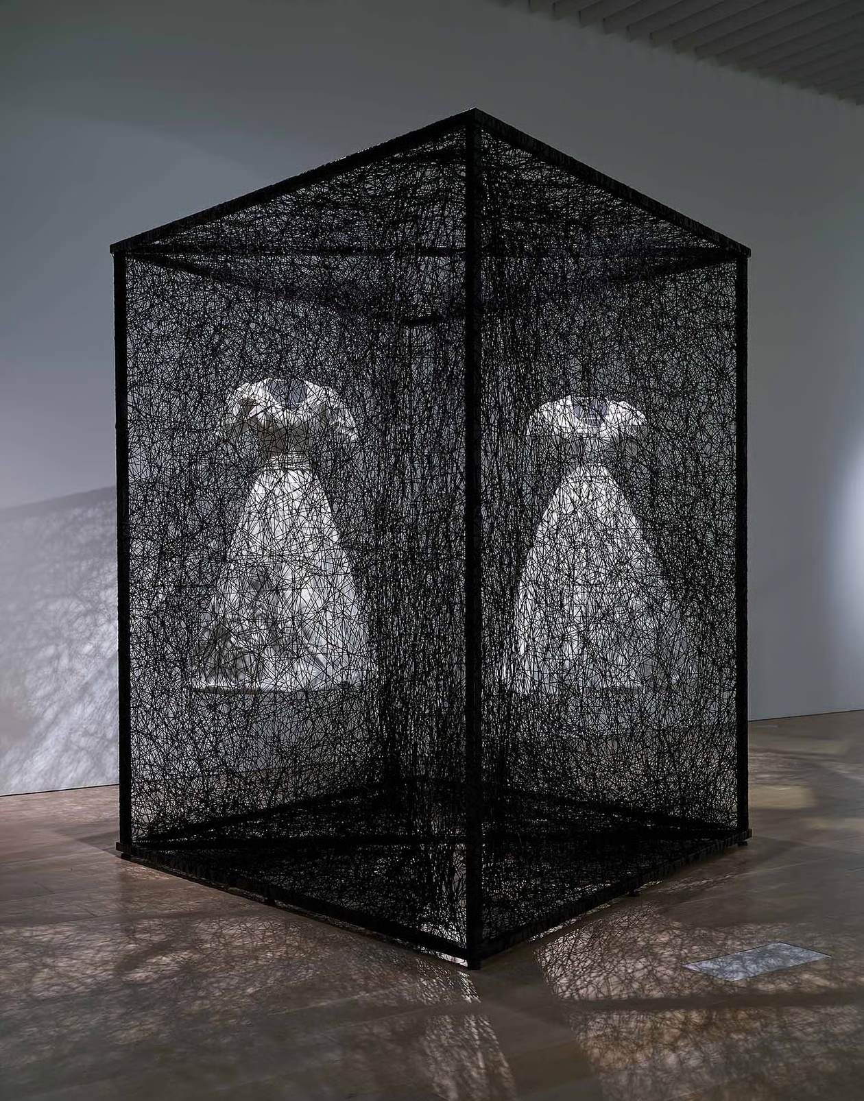 筱田千春個展《靈魂顫動》 | 蒙特婁美術館