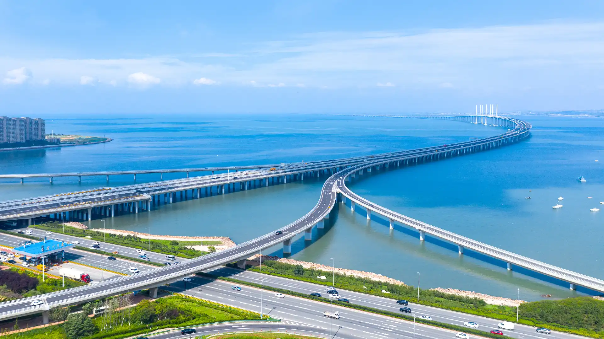 Hotels near Jiaozhou Bay Bridge