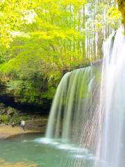 Tsuzumiga Falls