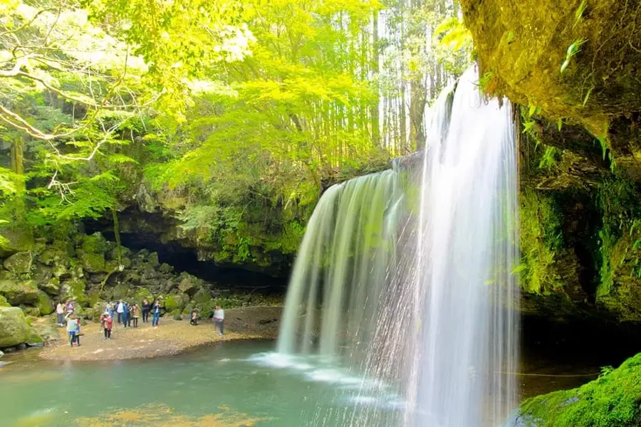 Tsuzumiga Falls