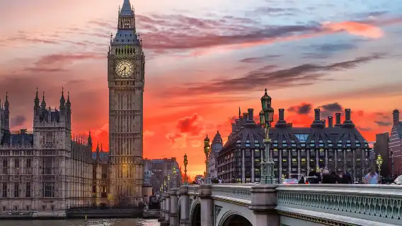 River Thames Evening Sightseeing Cruise in London, UK + Optional Dinner + Live Singer or Performance