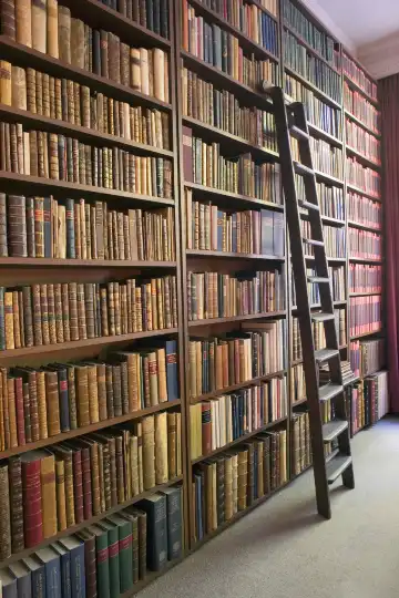 Hotels near State Library of South Australia