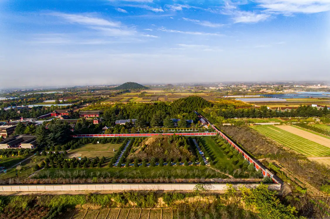 Hotels near Weiqing Tomb