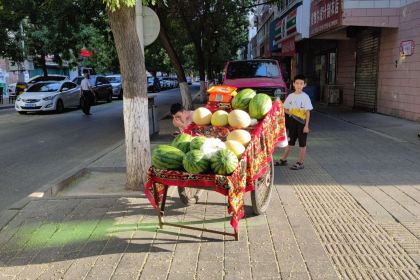 巩留饮食一条街