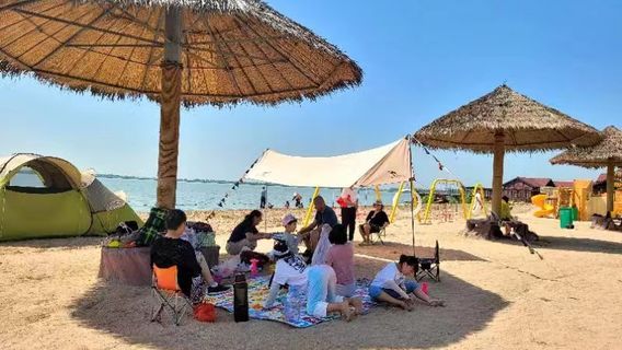 Nanhai Wetland Scenic Area - Golden Sand Beach