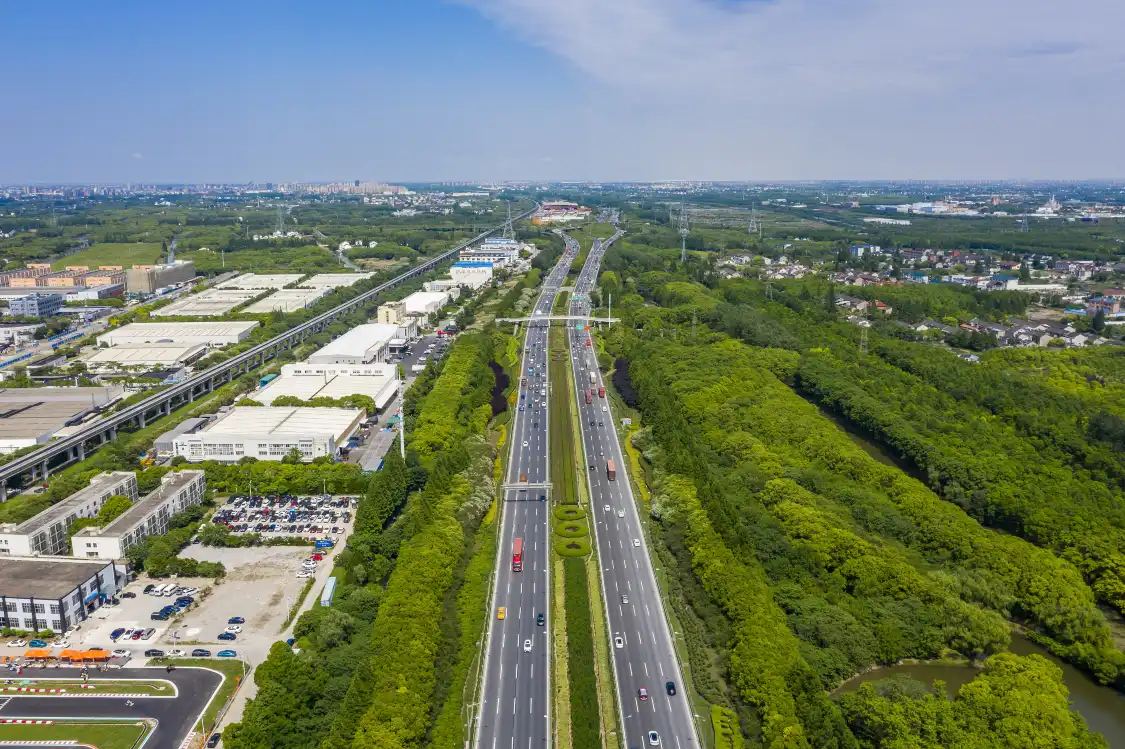 鄰近康橋生態園沿北綠地的酒店