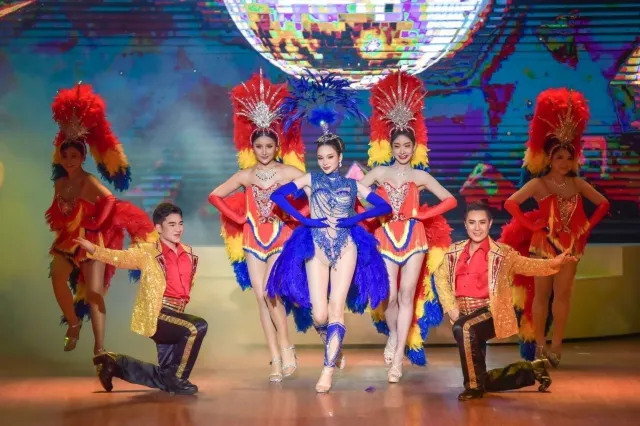 曼谷景點 #7 金東尼人妖秀 Golden Dome Cabaret Show
