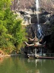 Longpuxian Cave