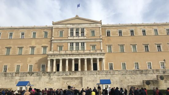 憲法廣場（Syntagma Square）是希臘首都雅典的主