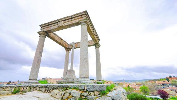 Cuatro Postes Lookout - four posts