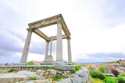 Cuatro Postes Lookout - four posts