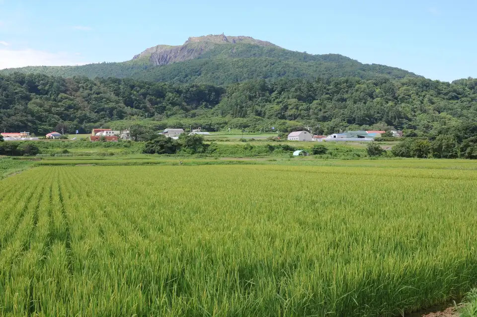 2_Mount Usu