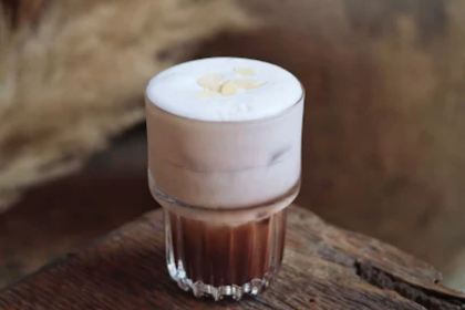 Ola Cafe - 31 Nguyễn Hữu Huân