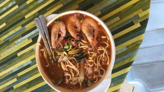 Delicious prawn mee can be fou