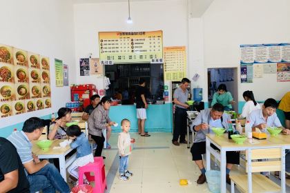 老字号张家辣鸡面馆(罗平总店)