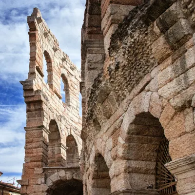 Stazione Verona Porta Vescovo周辺のホテル