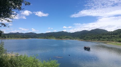 White Pagoda Lake