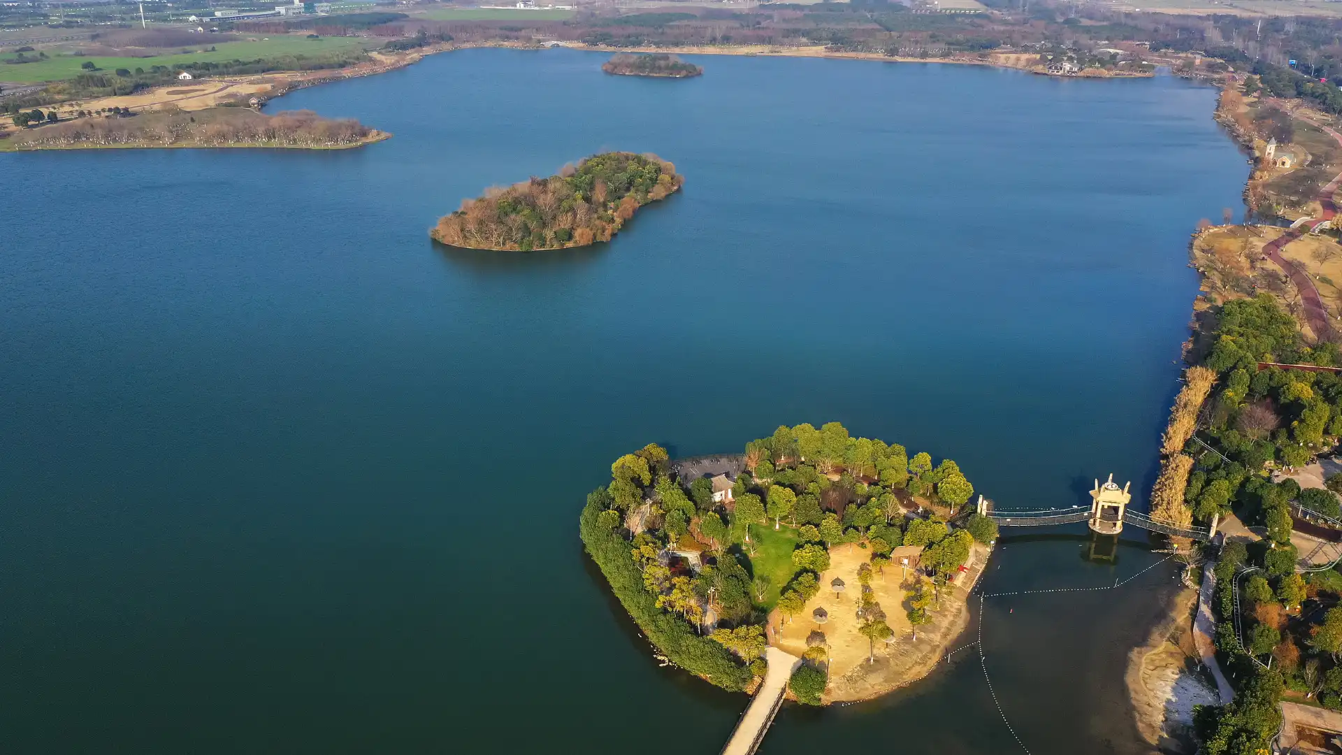 Hotels near Jincang Lake Park