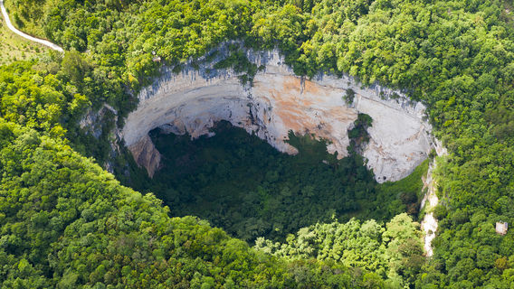 Huangjing Cave Tiankeng National Forest Park
