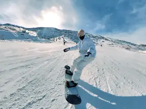 青格里狼山滑雪場