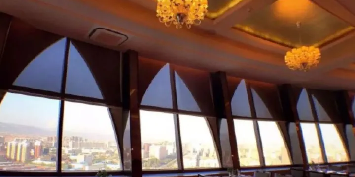 呼和浩特巨華國際大飯店·天穹旋轉餐廳