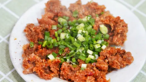 Dai si niang niu hua dou fu nao mei wei xiao shi in Leshan