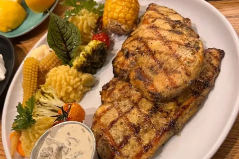 Tiwan Restaurant & Café