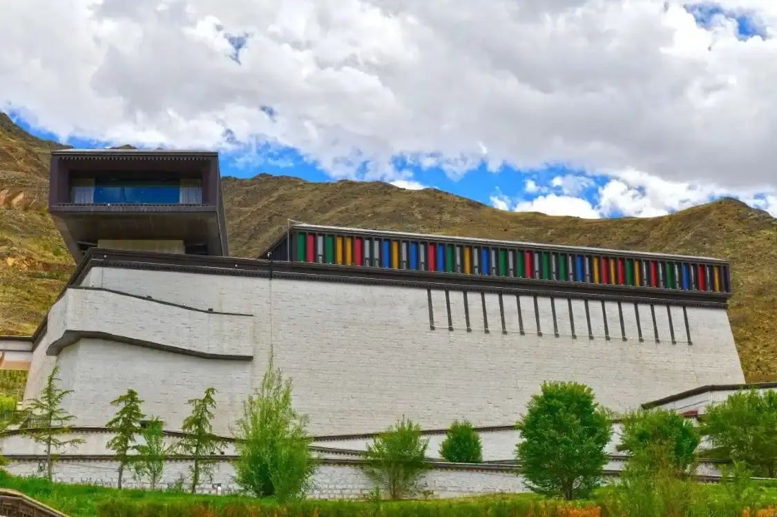 Hotels near Xizang Fei Wuzhi Wenhua Yichan Museum