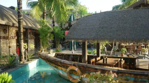 Danjia Story Boatmen Culture Restaurant in Lingshui