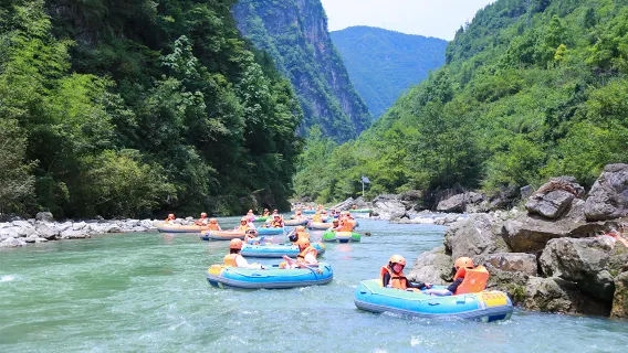 玩水避暑