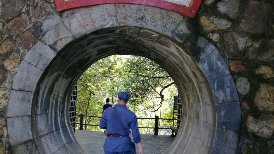 井岡山是我黨創建的第一個紅色革命根據地。隨着對井岡山的再認識