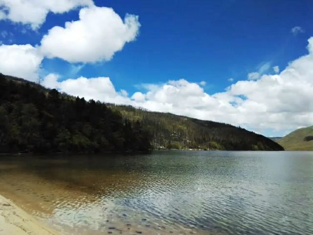思金拉錯湖