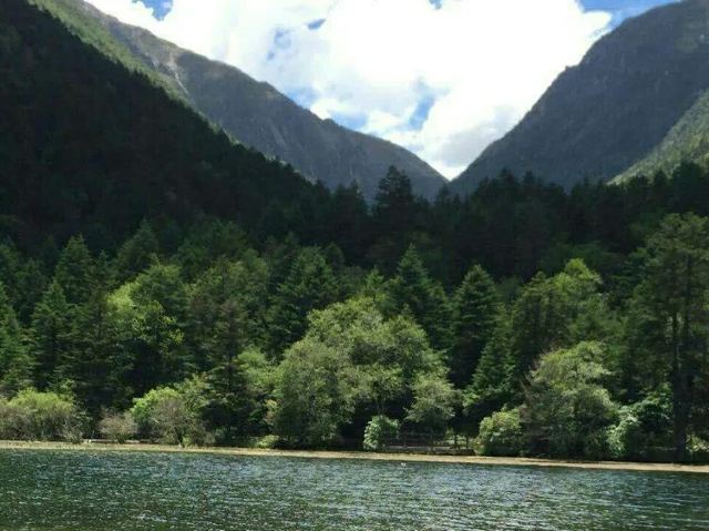 思金拉錯湖