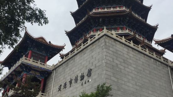 位于龙首山之颠，为近年新建的仿古建筑，但是要比历史上的魁星楼