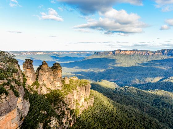 Three Sisters walk