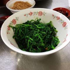 Pigs' Knuckles Lin Original-Flavored 여행 사진