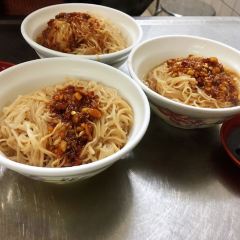 Pigs' Knuckles Lin Original-Flavored 여행 사진