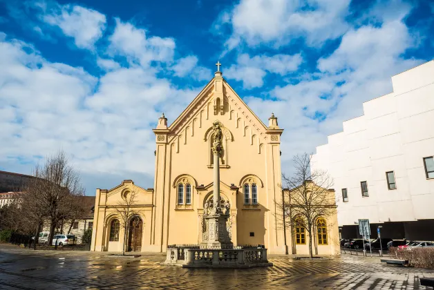 Cathedral of St. Elizabeth โรงแรมใกล้เคียง