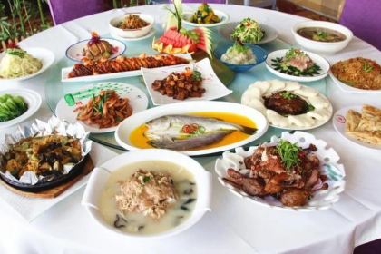 财富酒店-揽月旋转餐厅