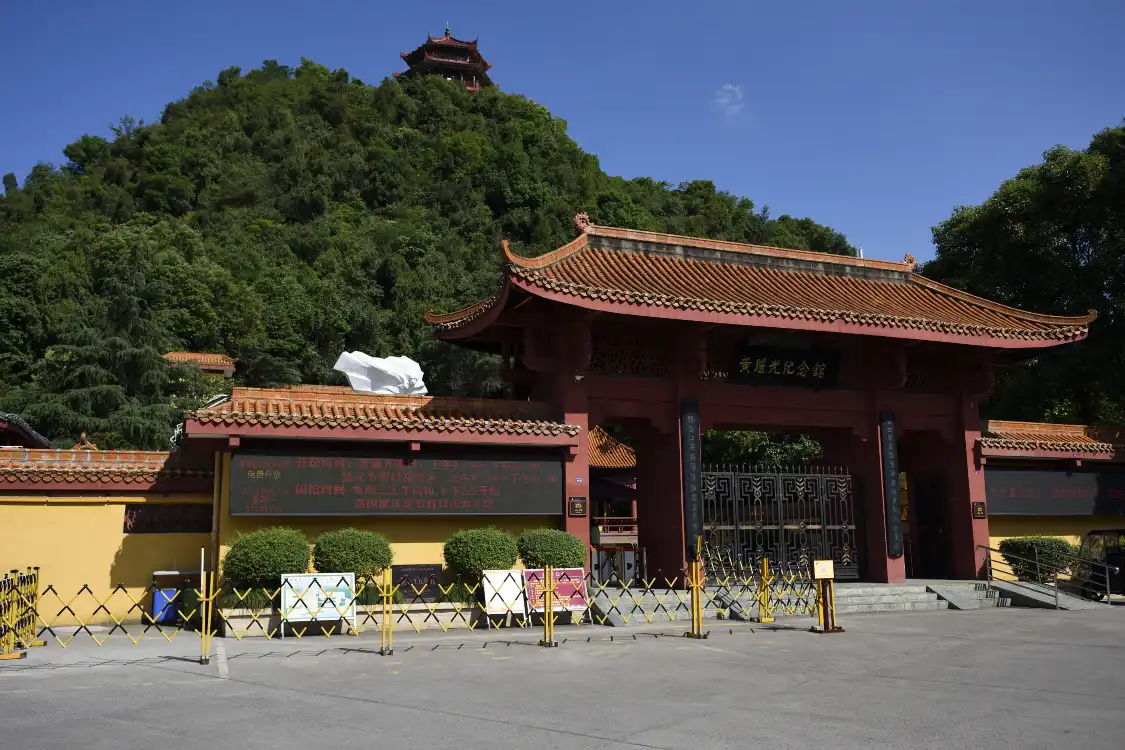 Hotel dekat Huangjiguang Memorial Hall (North Gate)