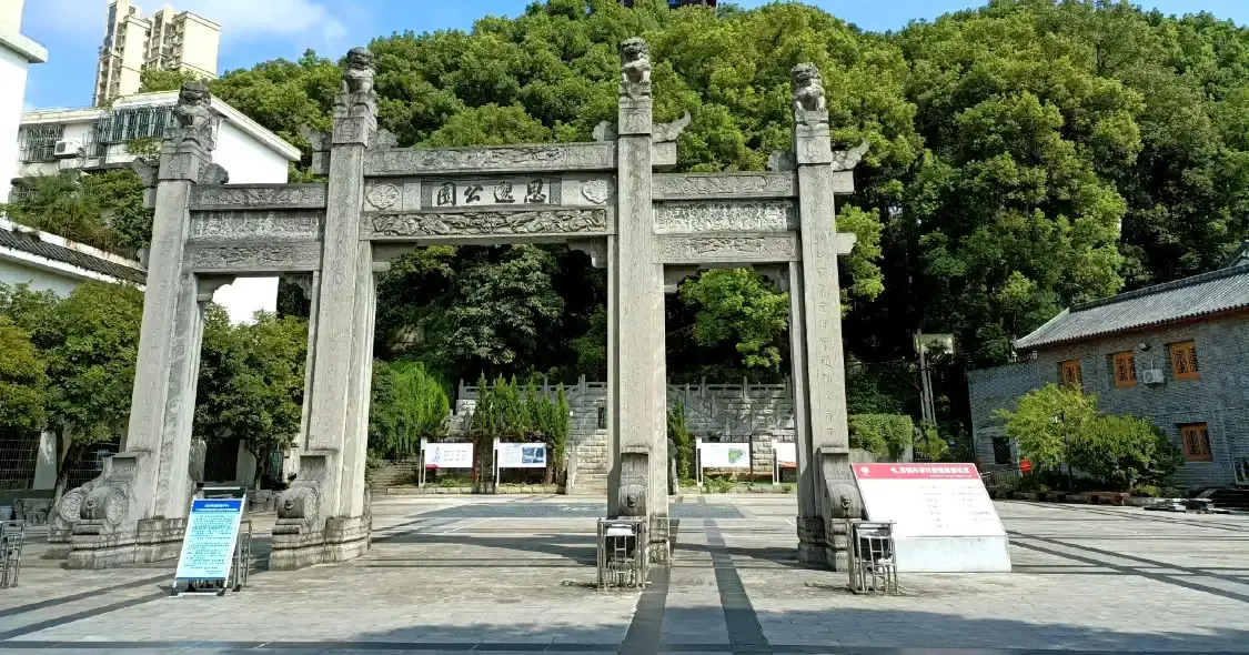 Hotels near Simiao Park