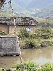 Dad, where are we going? Baisi Village, Fushou Mountain, Pingjiang