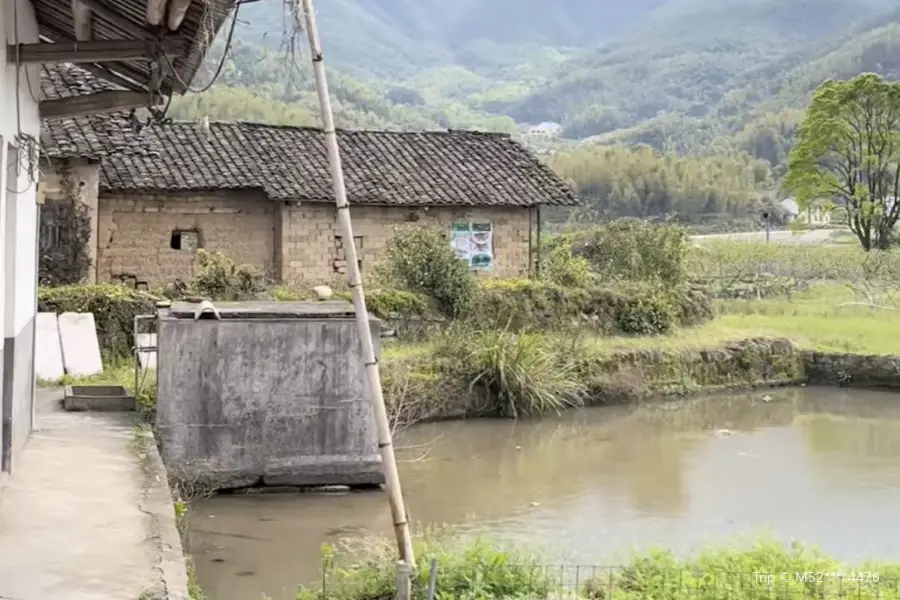 Dad, where are we going? Baisi Village, Fushou Mountain, Pingjiang