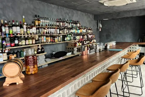 Cafe & Bar TAKE FIVE